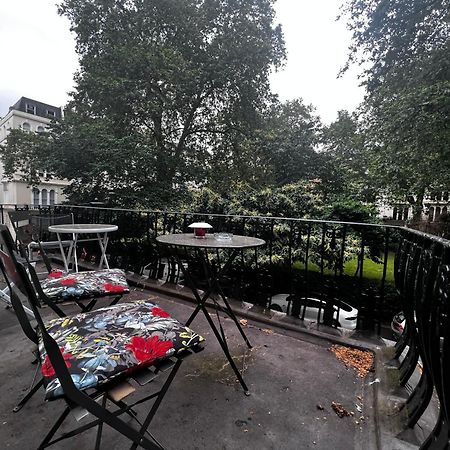 Hyde Park Studio Has Private Balcony With Tranquil Garden View London Bagian luar foto