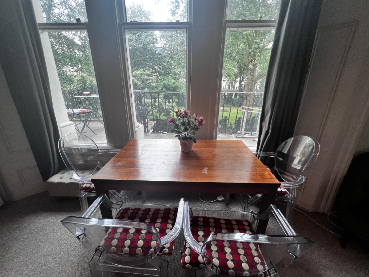 Hyde Park Studio Has Private Balcony With Tranquil Garden View London Bagian luar foto