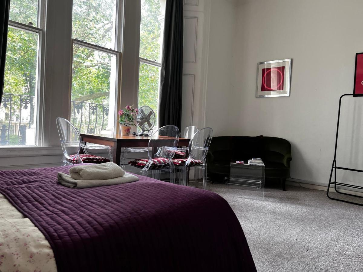 Hyde Park Studio Has Private Balcony With Tranquil Garden View London Bagian luar foto