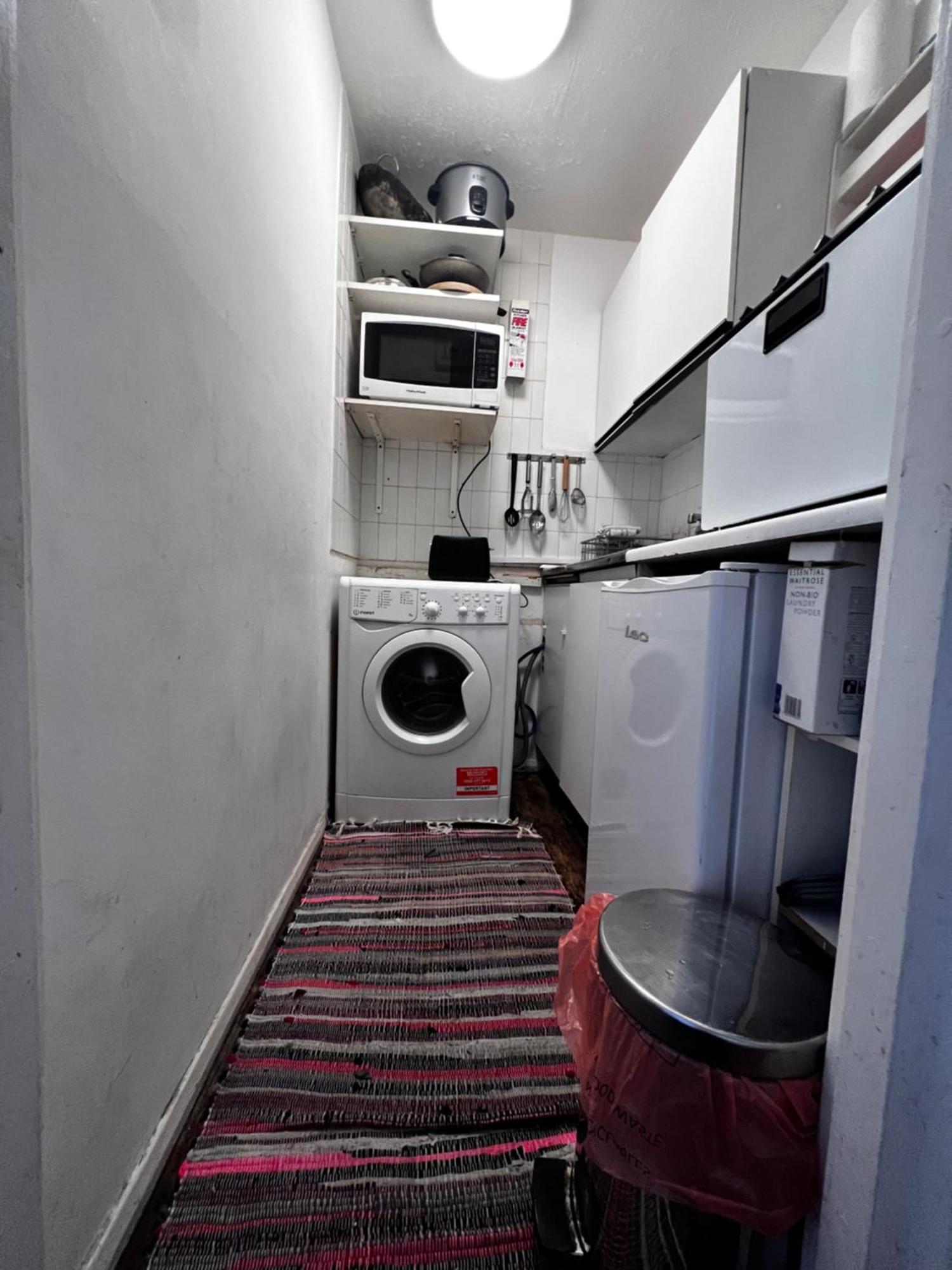 Hyde Park Studio Has Private Balcony With Tranquil Garden View London Bagian luar foto