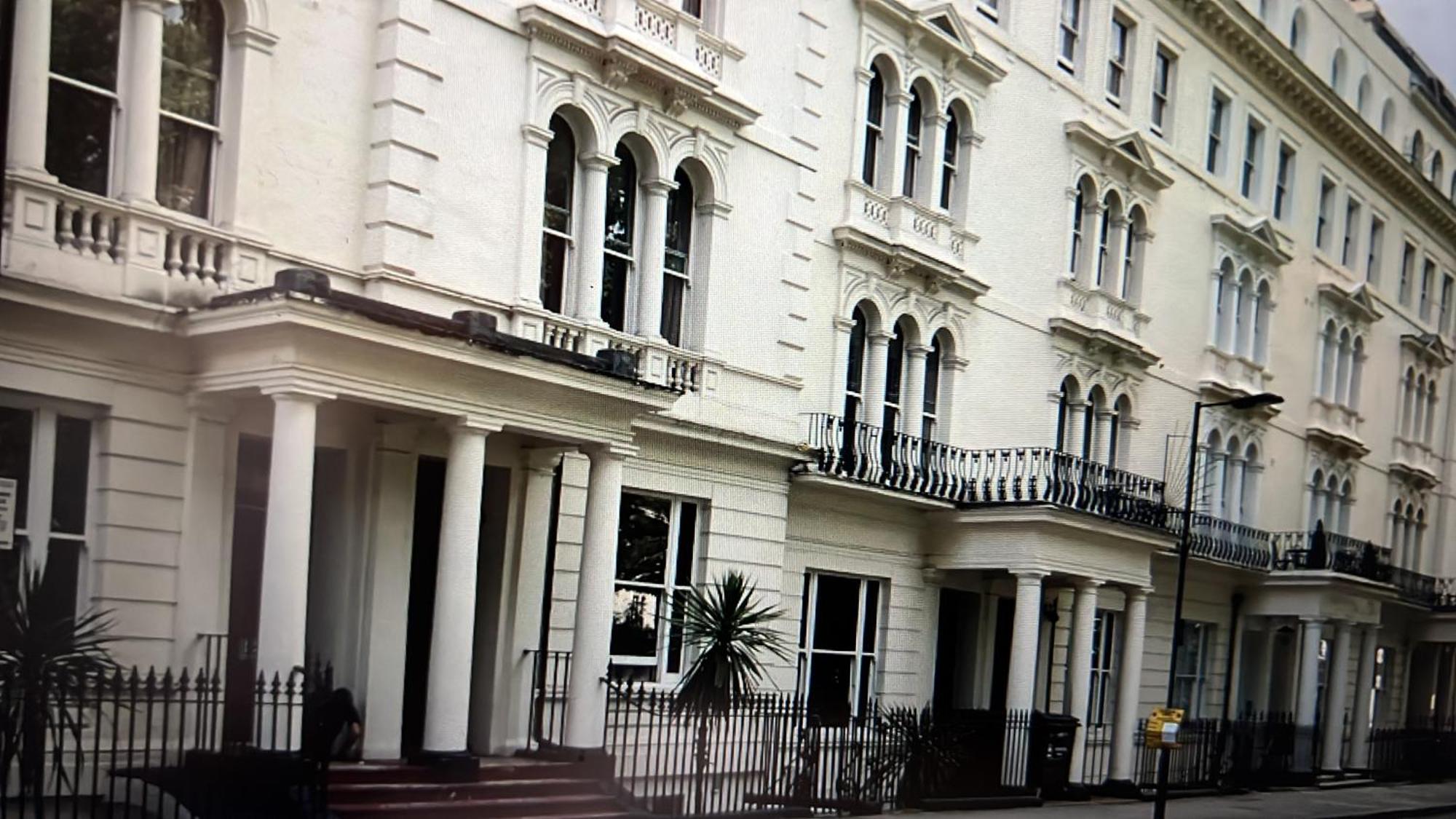 Hyde Park Studio Has Private Balcony With Tranquil Garden View London Bagian luar foto